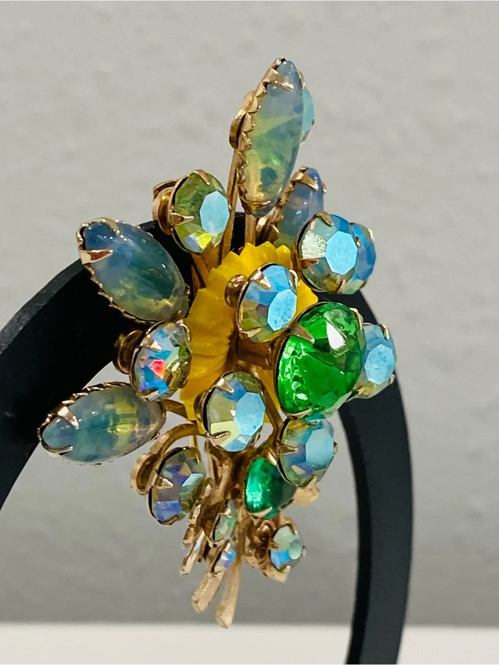 Vintage Green Aurora Borealis Rhinestones Brooch Yellow Plastic Flower Rivets